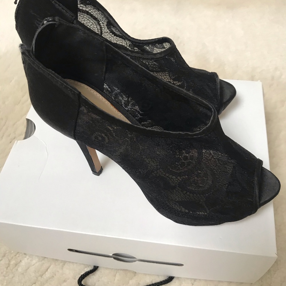 Open Toe Black Lace Shoes